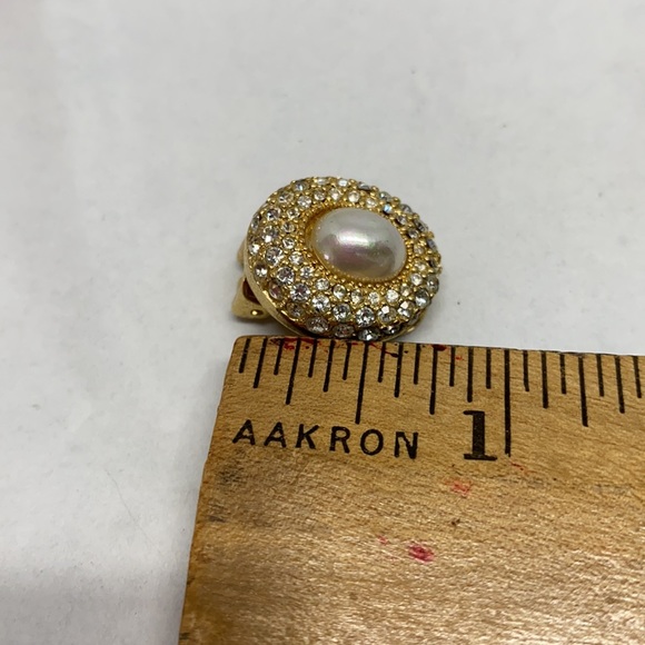 Vintage Dior oval pearl and crystal earrings - Picture 9 of 10